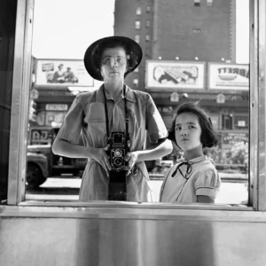 vivian_maier_autoportrait_new_york_1953_5_minutes_pour_découvrir_vivian_maier