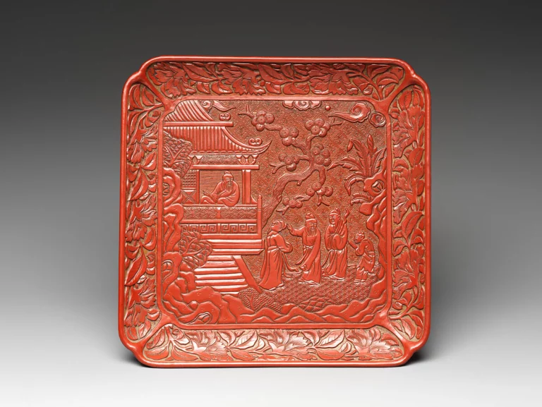 Plat_carré_avec_rebord_dynastie_chinoise_ming_1368-1644_cinq_nuances_de_rouge
